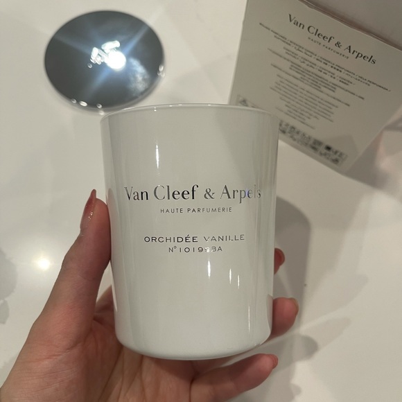 Brand New Van Cleef & Arpels Candle - “Orchidee Vanille” 4.93 oz - Picture 2 of 6